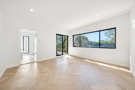 North-Facing, Impeccably Renovated Duplex Positioned 300m to Lane Cove Village - Photo 2