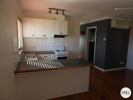 CONVENIENT 2 BEDROOM UNIT - Photo 5