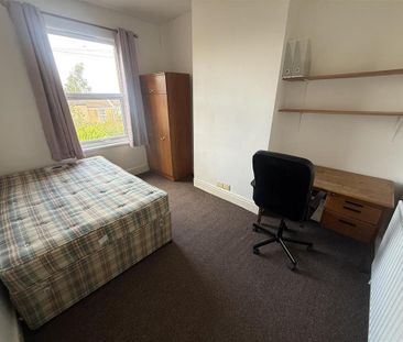 4 bedroom terraced house to rent - Photo 2
