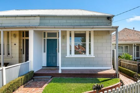 A Wonderful Victorian Home! - Photo 4