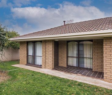1 BEDROOM FLAT IN QUIET COMPLEX OF 6 - Photo 3