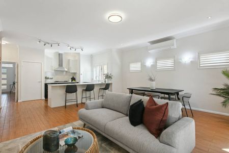 GREAT FAMILY HOME - Photo 2