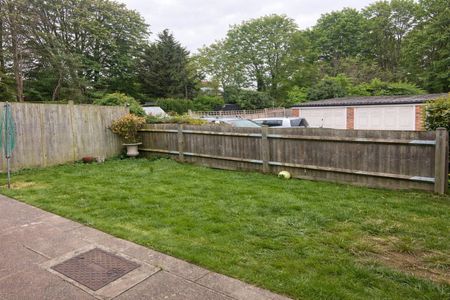 Bridge Road, Epsom, Surrey, KT17 4AJ - Photo 4