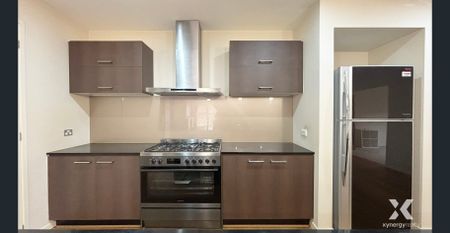 Beautiful Family Home in the Heart of Alamanda – Available for Lease! - Photo 4