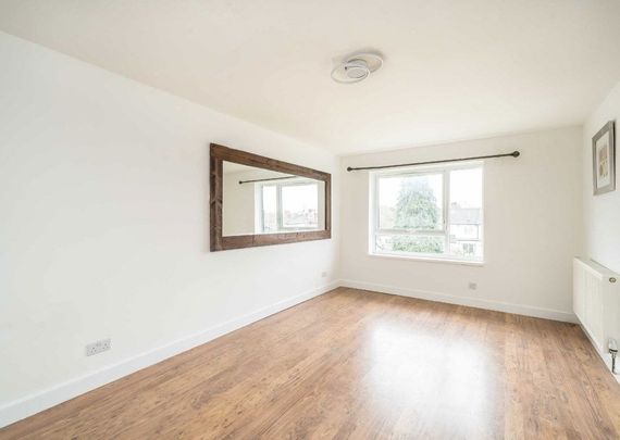 Crusoe Road, CR4 3LG, Mitcham - Photo 1