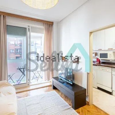 Alquiler de piso en Calle Leopoldo Alas - Photo 1