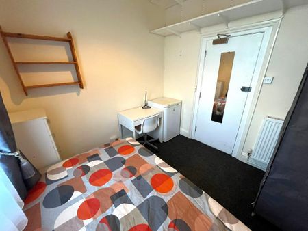 1 bedroom in a house share to rent - Photo 5