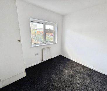 4 bedroom terraced house to rent - Photo 2