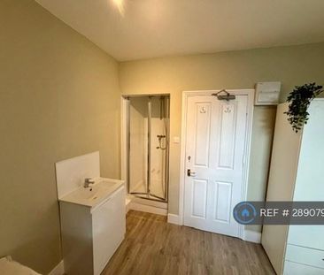 1 bedroom in a house share to rent - Photo 6