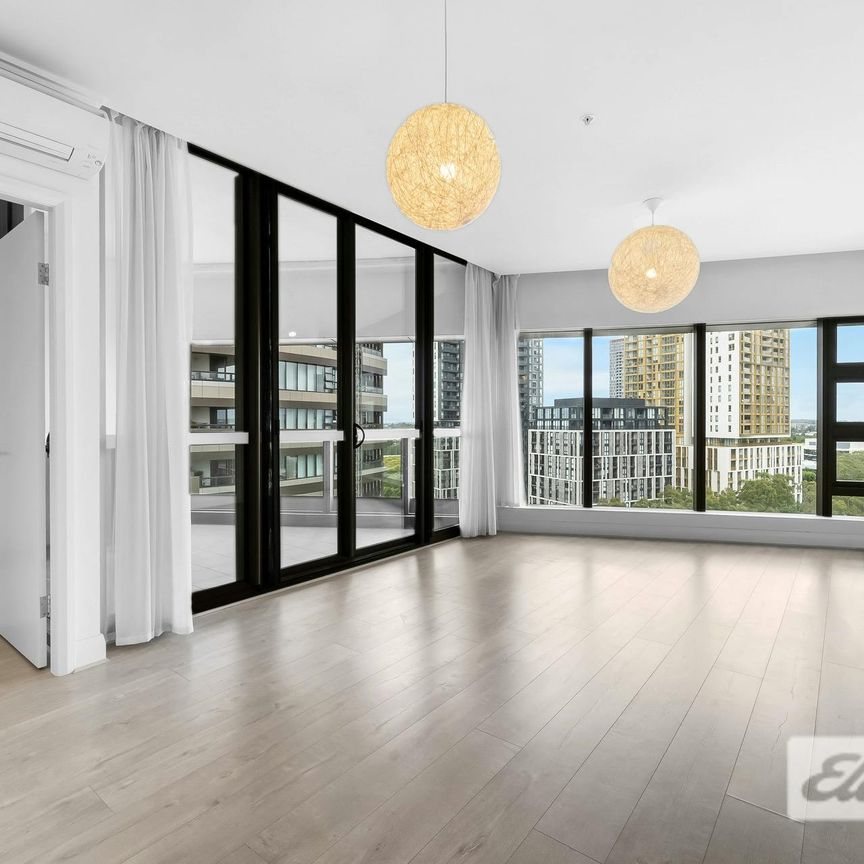 Modern One-Bedroom Apartment with Panoramic Views - Photo 1