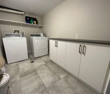 For Lease - 256 Annette Street Unit# Upper, Toronto, Ontario - Photo 2