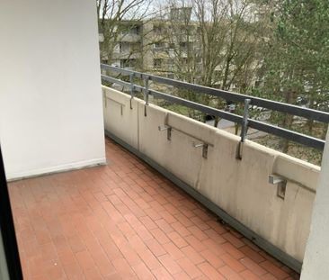 Wir renovieren für Sie!! gut geschnittene 2-Zimmer-Wohnung mit Balk... - Photo 2