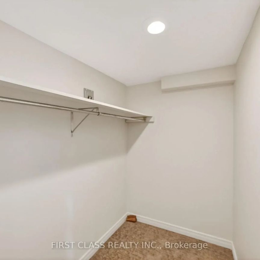 20173 BATHURST STREET - Photo 1