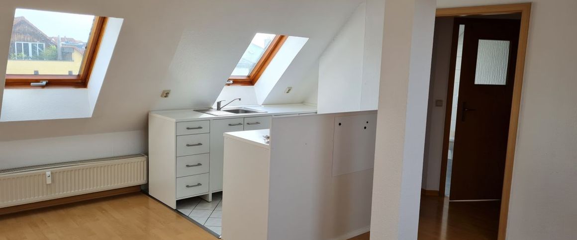 Erfurt: gemütliche 2 Raum Wohnung im Dachgeschoß - Photo 1