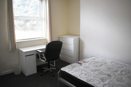 4 bedroom detached house to rent - Photo 5