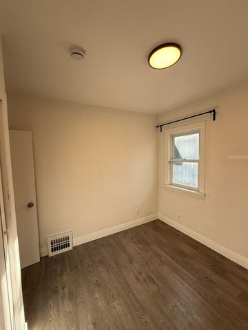 48 Alma Street North - Photo 2