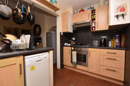 1 bedroom in a house share to rent - Photo 5