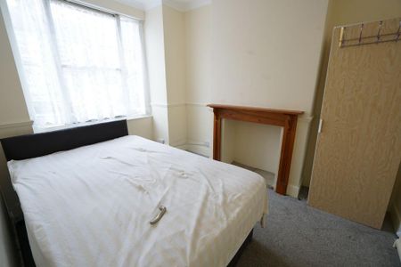 1 bedroom in a house share to rent - Photo 5