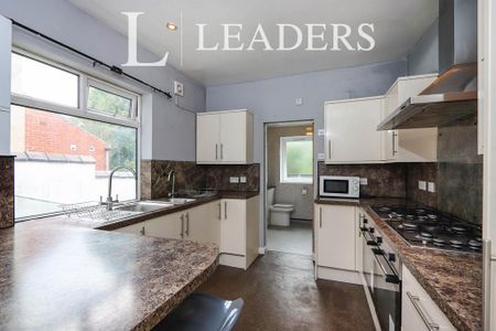 1 bedroom in a house share to rent - Photo 4