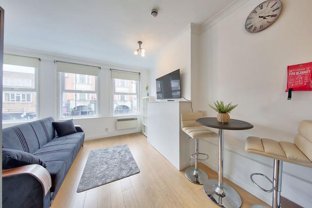 Studio to rent - Photo 1