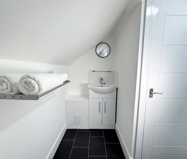 1st Floor, Room 3 - Photo 4