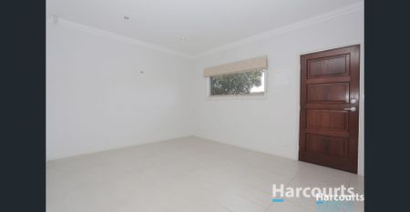 Spacious Stunning Townhouse! - Photo 2