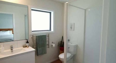 Charming 3BR Home in Whitby, Porirua - Photo 5