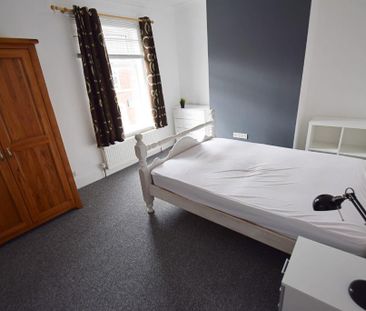 4 bedroom terraced house to rent - Photo 2