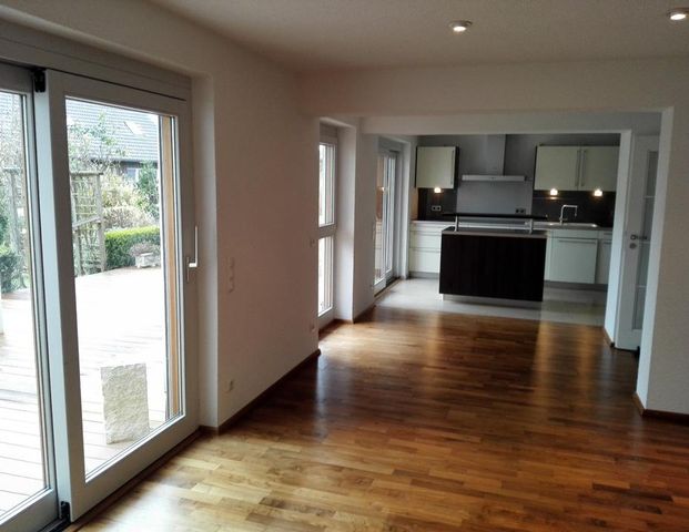 Schöne Wohnung mit Garten, Terrasse und Garage - Foto 1