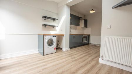 2 bedroom terraced house to rent - Photo 2