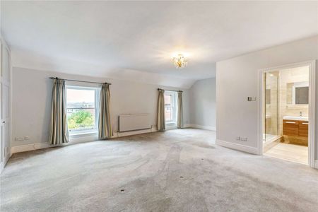 A rare blend of seclusion, space, and style in the heart of Leigh Woods. - Photo 3