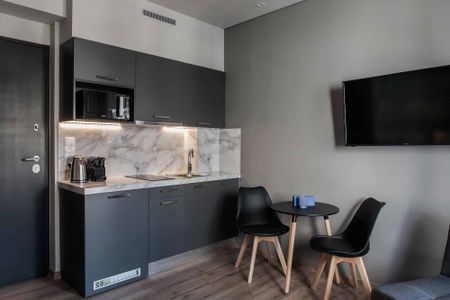 Adorable 1BR Apartment at WYZ Athens - Photo 2