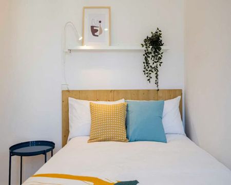 Calle de Alburquerque, Madrid, Community of Madrid 28010 - Photo 3