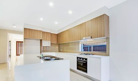 Large Family Home in Prime Location - Photo 2