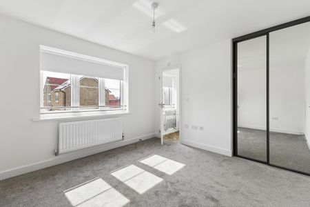 3 bedroom semi-detached house to rent - Photo 2