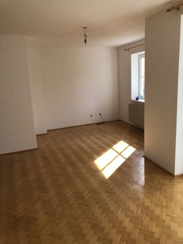 Ideale 2-Zimmer- Wohnung mit Tiefgaragenplatz und möblierter Küche in zentraler Lage in Ried - Photo 5