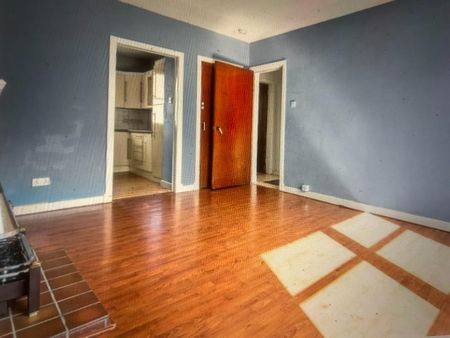 3 bedroom flat to rent - Photo 2