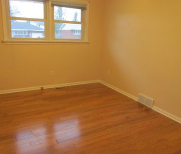 For Lease - 6 East Hampton Road, St. Catharines, Ontario - Photo 4