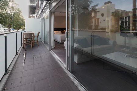 Stunning Fully Furnished Apartment in Viaduct Point - Photo 3