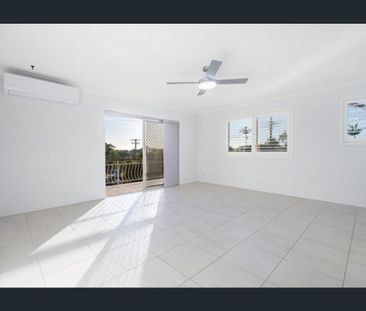 Renovated Central Apartment! - Photo 3