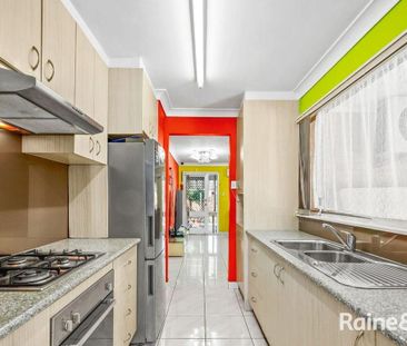 LOCATION IS THE KEY! LOVELY 2 BEDROOM VILLA IN INGLEBURN FOR LEASE! - Photo 5