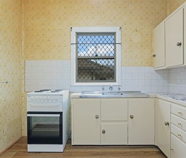 Comfortable Family Living in Mount Saint Thomas - Photo 2