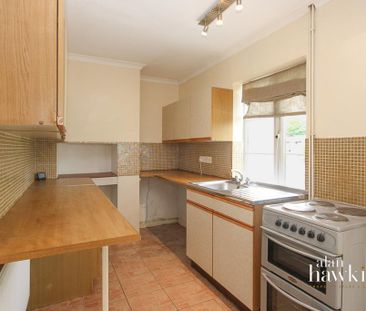 2 bedroom semi-detached house to rent - Photo 4
