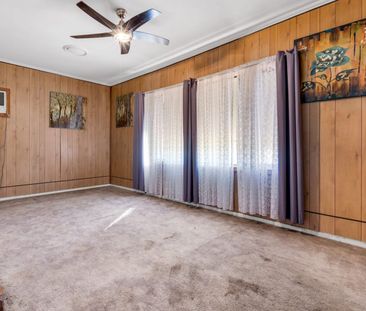 Charming 3-Bedroom Home with Spacious Yard in Elizabeth Downs - Photo 2