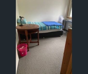 Ideally Located - 3 bed, 2 bath, double garage - Available 4th March - Photo 6