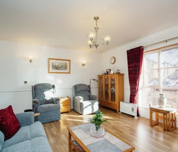 2 bedroom flat to rent - Photo 2