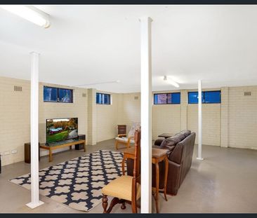 FAMILY-FRIENDLY ENTERTAINER IN SOUGHT-AFTER COBBITTY - Photo 2