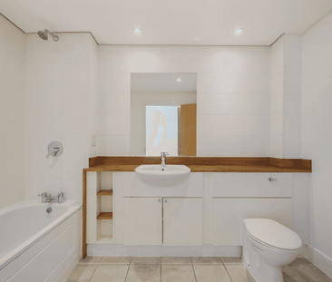 Hampton Wick, Kingston Upon Thames, KT1 - Photo 2