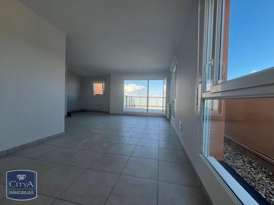 Location Appartement 4 pièces 82m² MIONNAY 01390 - Photo 1