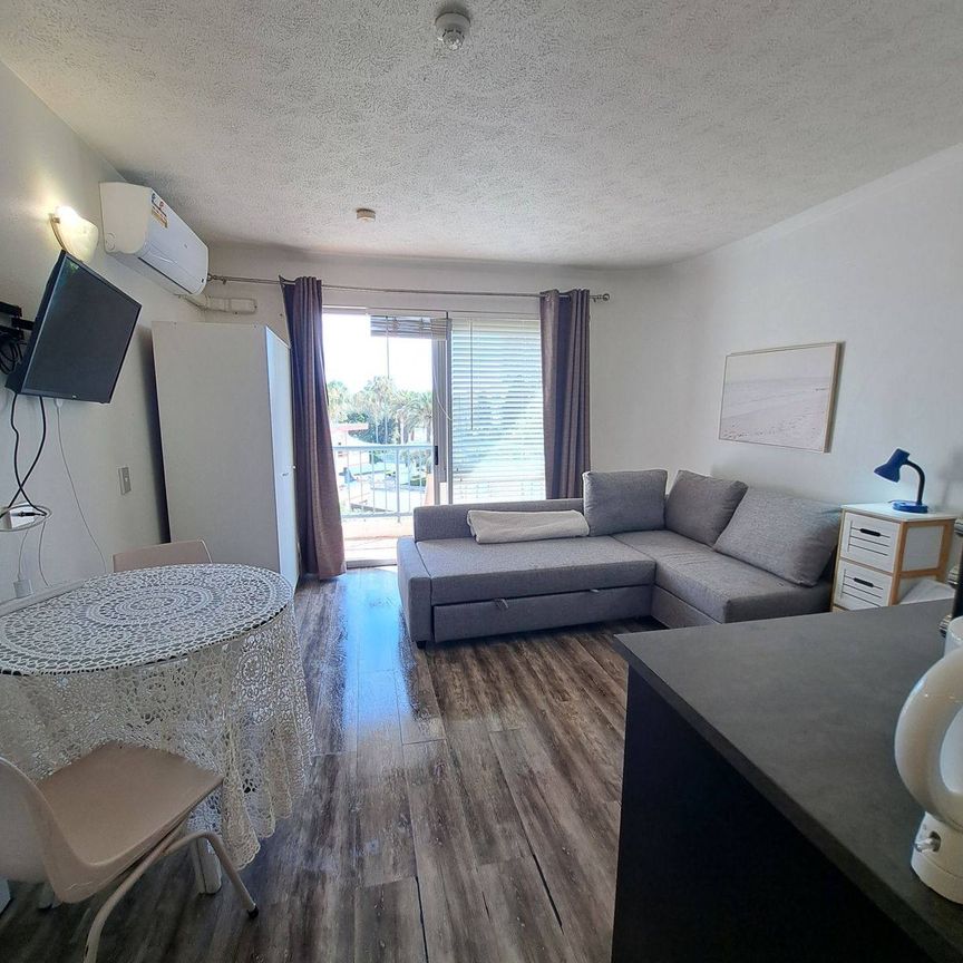 Modern studio on the Southport Broadwater! - Photo 1